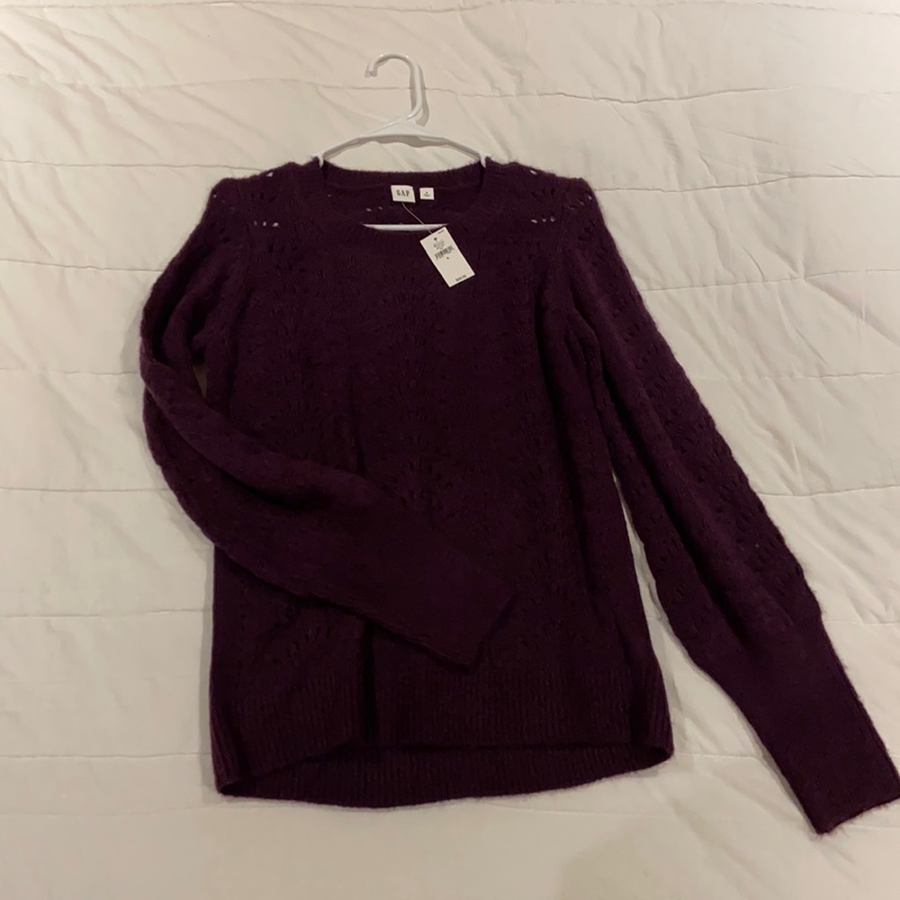 Gap sweater